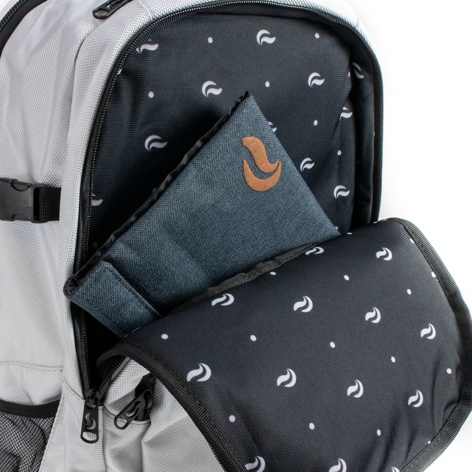 Nomad - White
