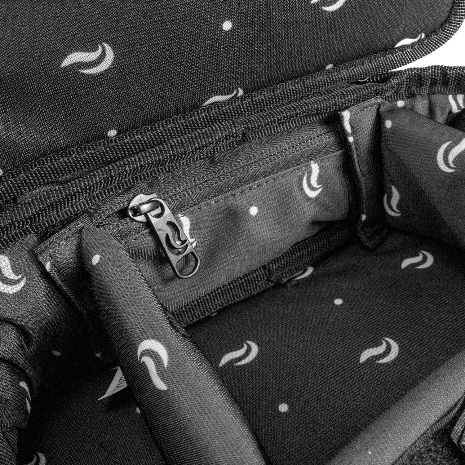 Pilot L - Black Canvas