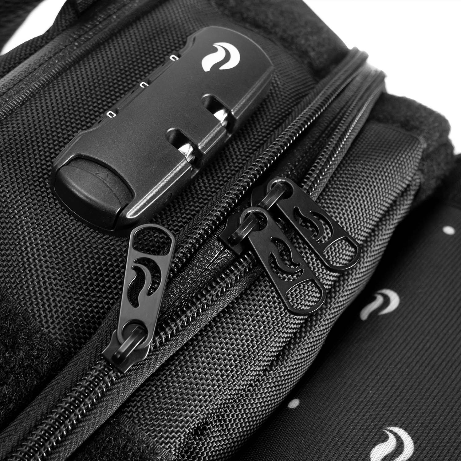 Standard Black - Faceoff® Small
