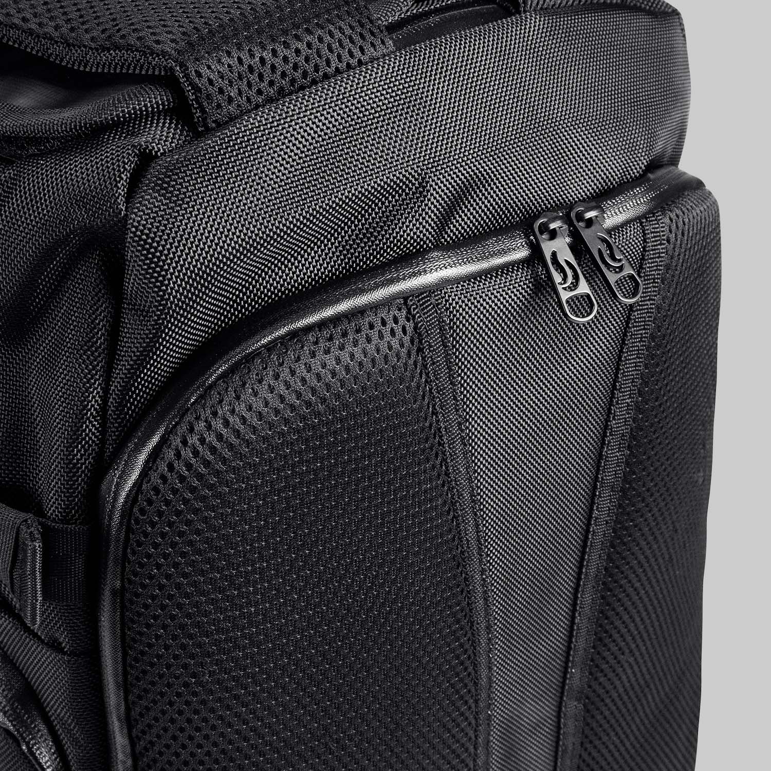 Standard Black - Faceoff®