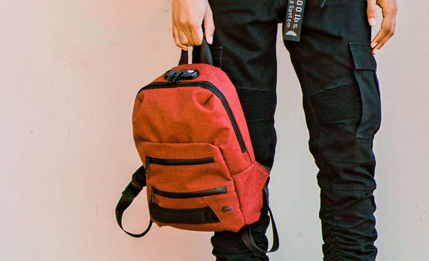 How to Travel With Your Stuff Without the Whole Plane Knowing