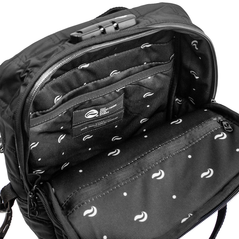 Raven - Elegant Black